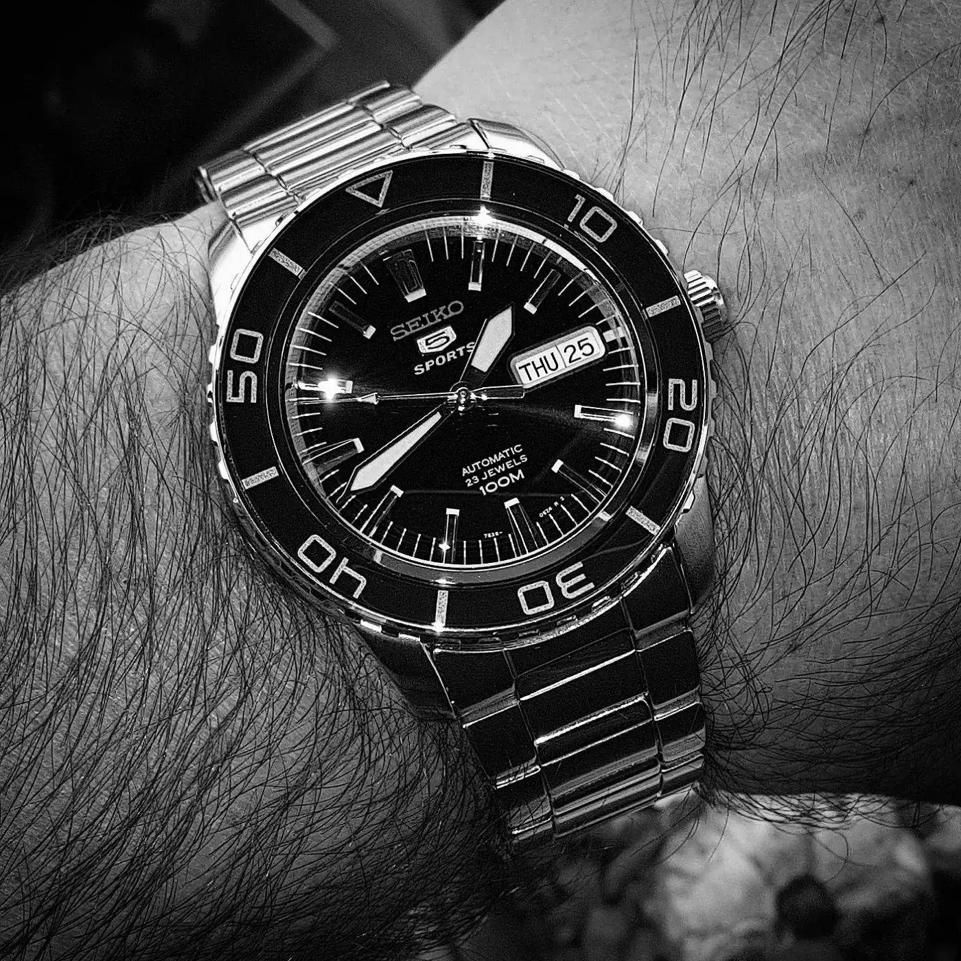 Seiko 5 SNZH53 Cal. 7S36 100M (B&W) (1).webp