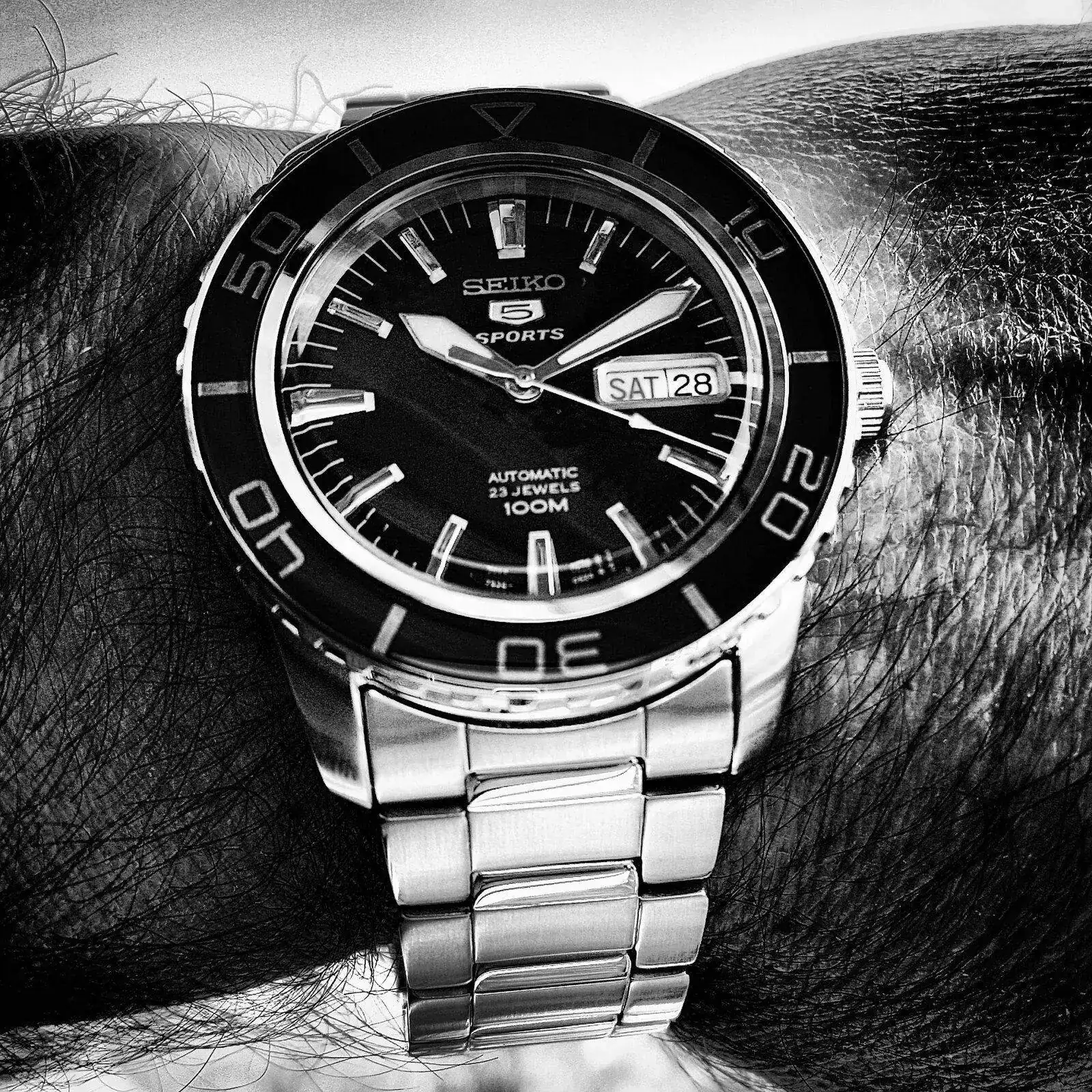 Seiko 5 SNZH53 Cal. 7S36 100M (B&W) (2).webp
