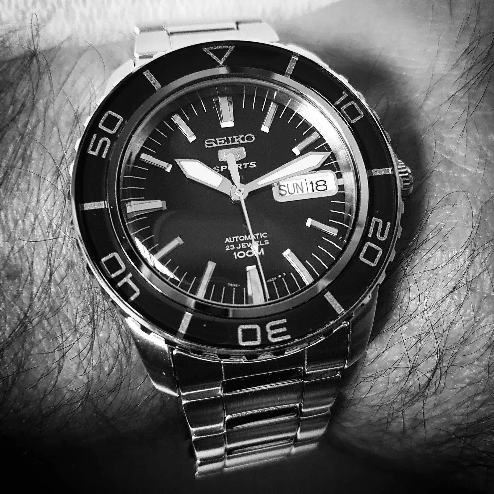 Seiko 5 SNZH53 Cal. 7S36 100M (B&W) (3).webp