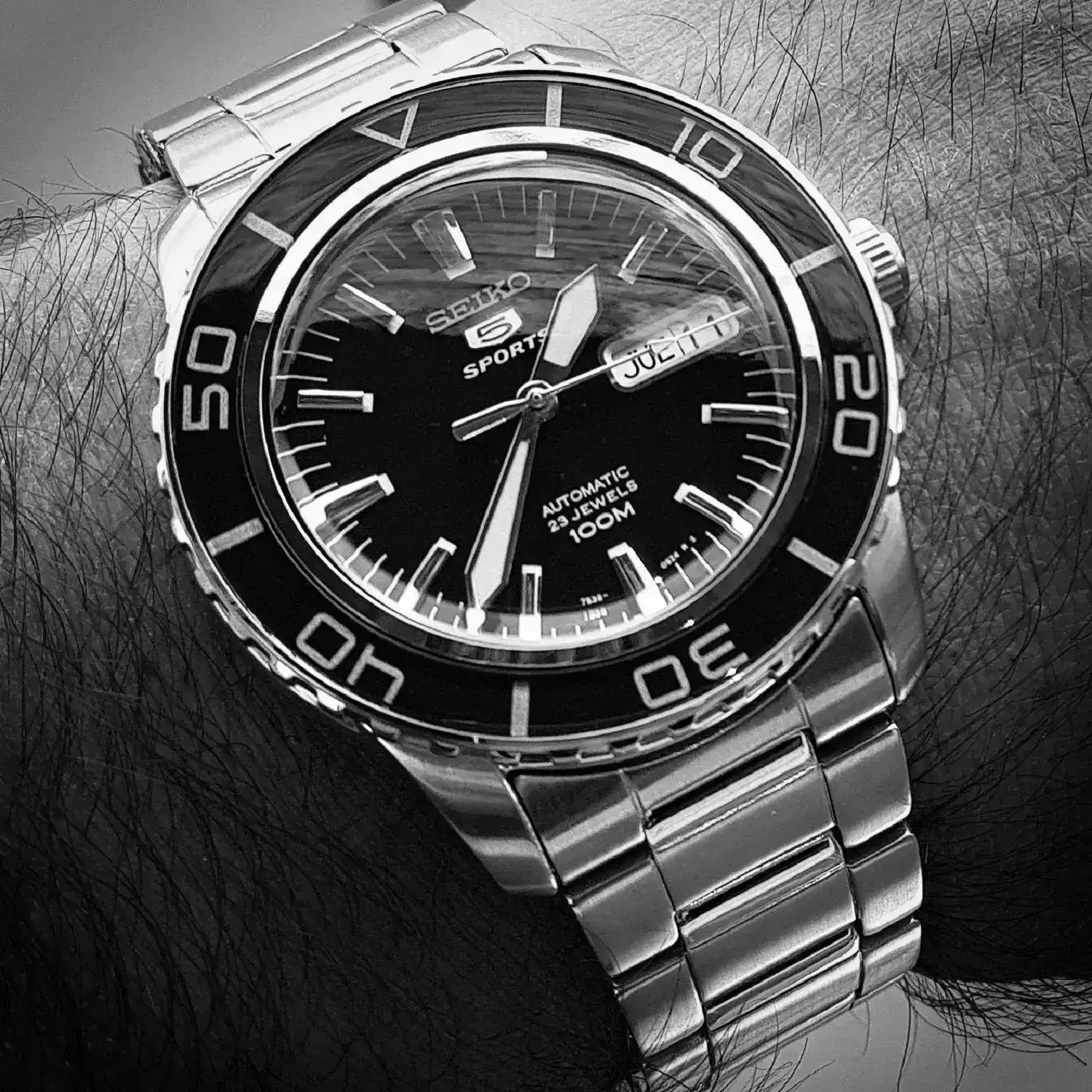 Seiko 5 SNZH53 Cal. 7S36 100M (B&W).webp