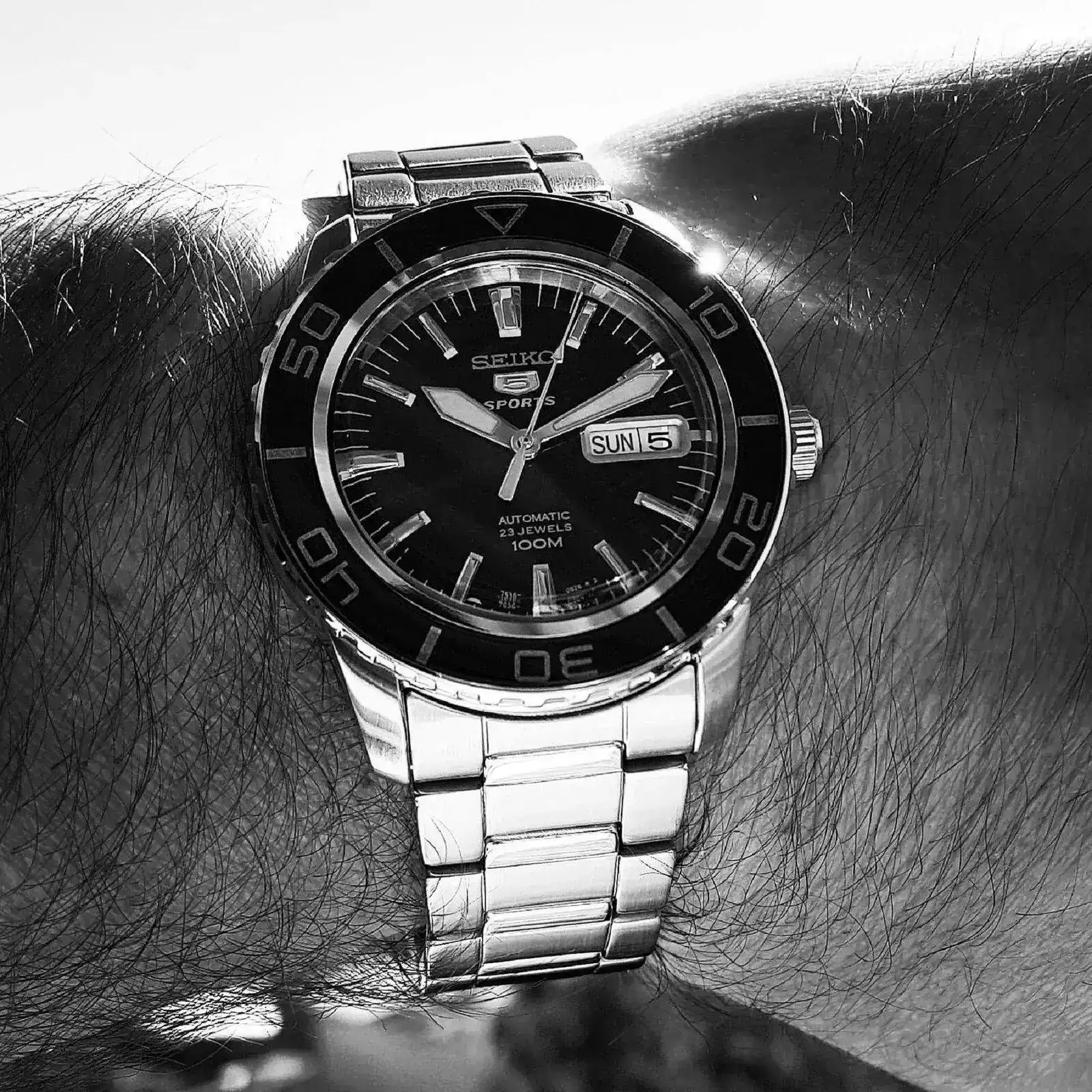 Seiko 5 SNZH53 Cal. 7S36 100M (B&W).webp