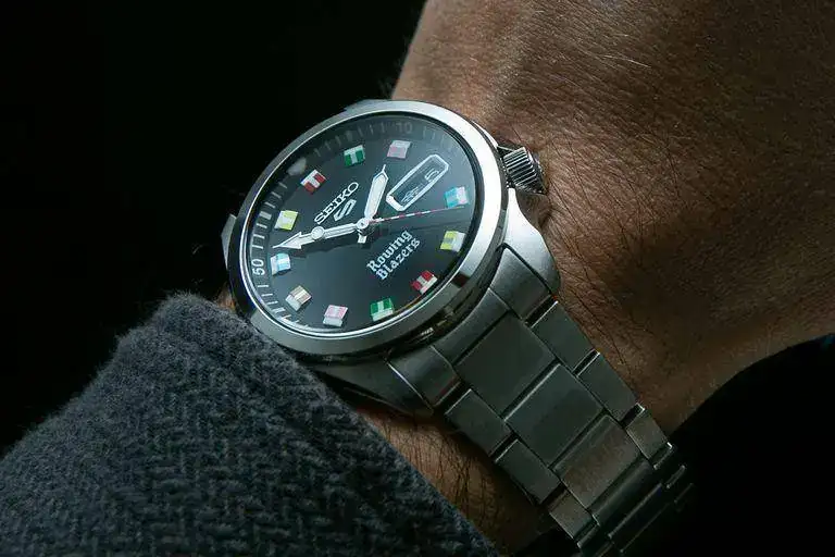 seiko-5-sports-rowing-blazers-1-1666617937.jpeg
