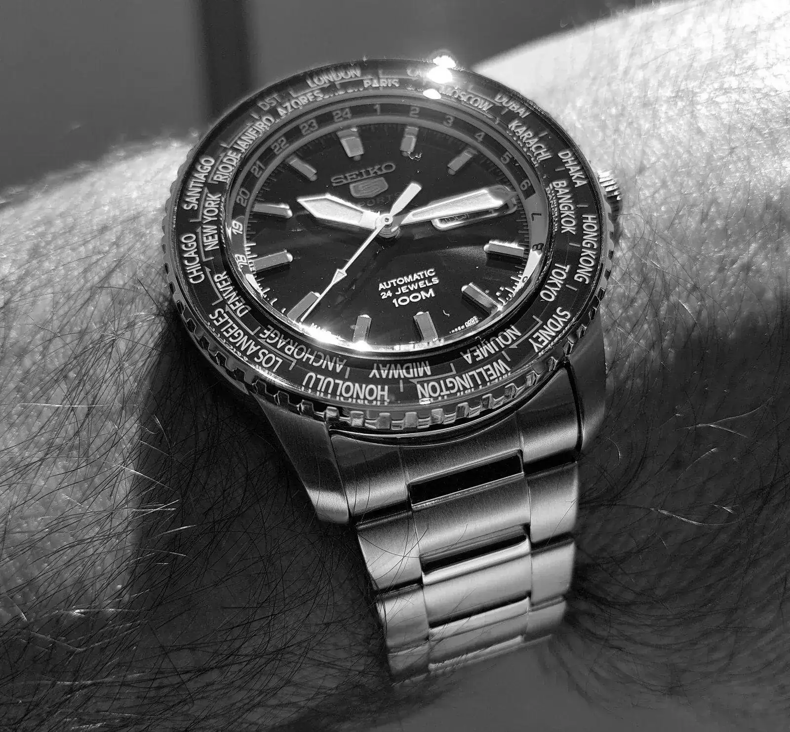 Seiko-5-Sports-SRP125-World-Time-Cal.-4R36-Auto-100M-3-ConvertImage.webp