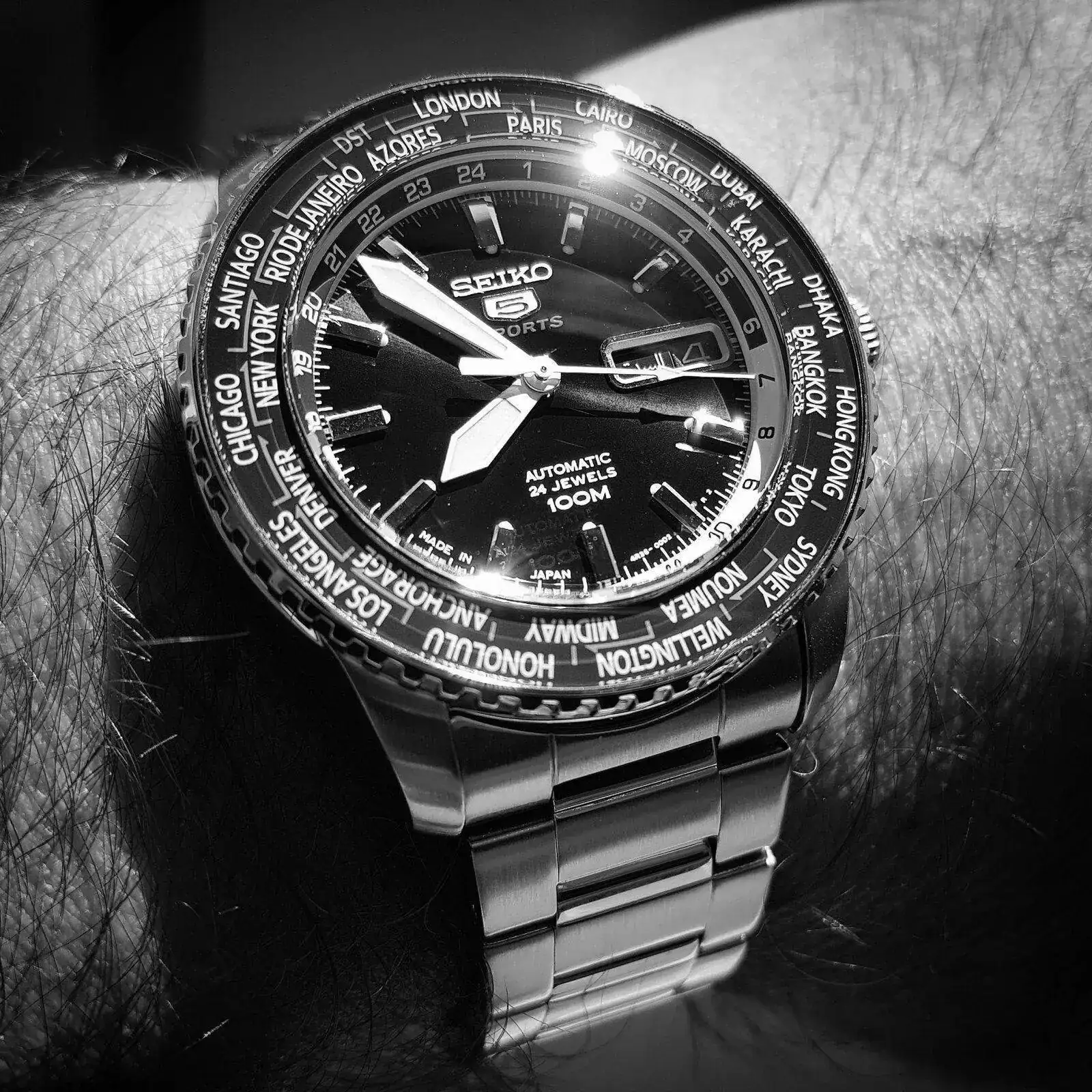 Seiko 5 Sports SRP125 World Time Cal. 4R36 Auto 100M (B&W)(1).webp