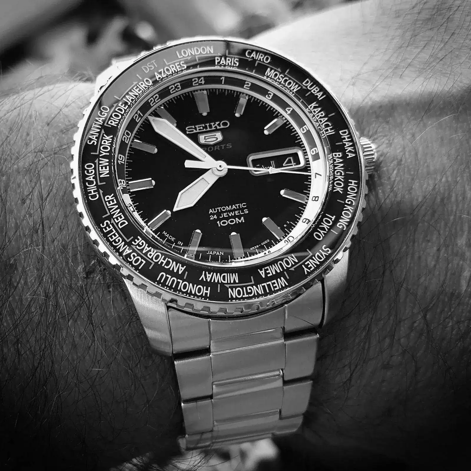 Seiko 5 Sports SRP125 World Time Cal. 4R36 Auto 100M (B&W)(2).webp
