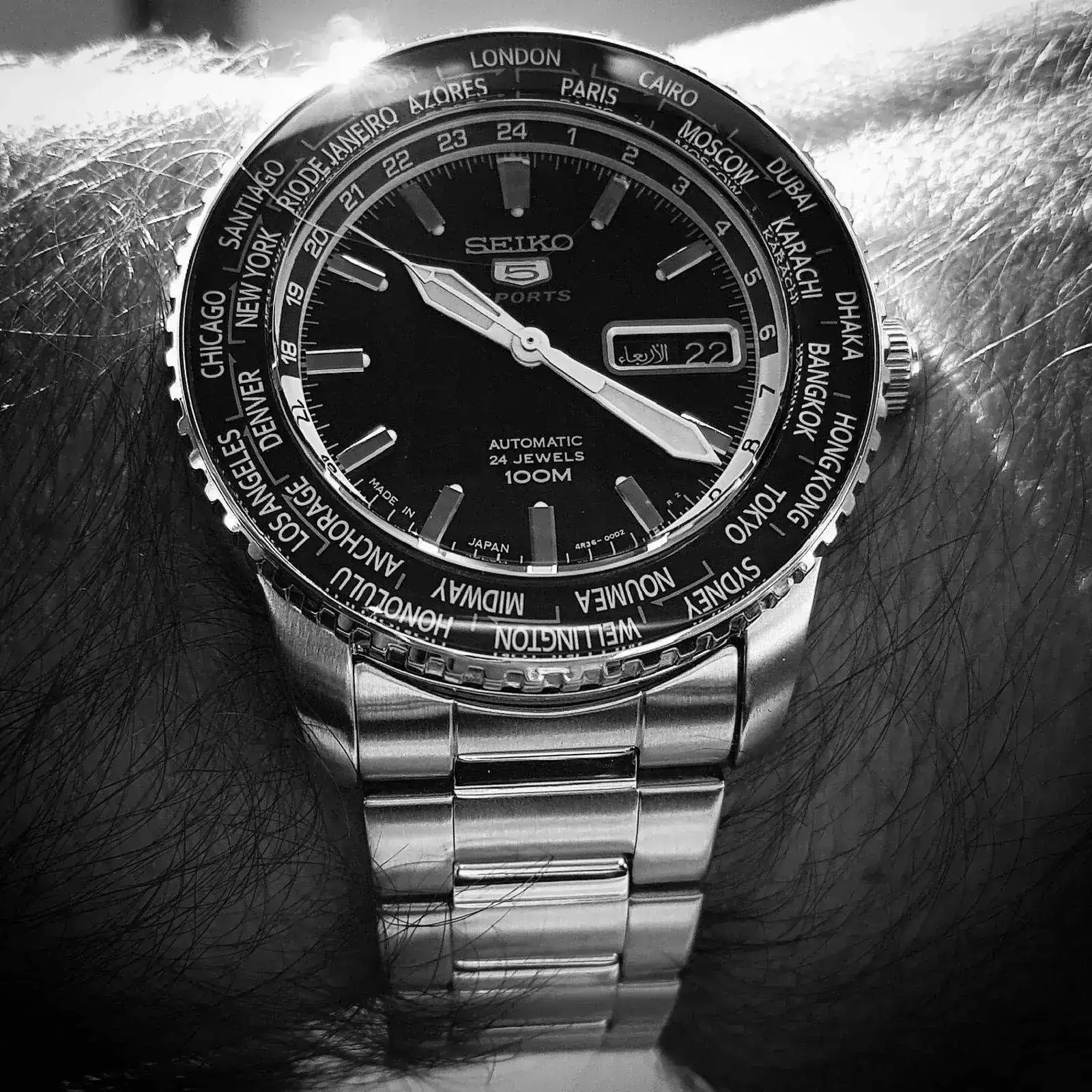 Seiko 5 Sports SRP125 World Time Cal. 4R36 Auto 100M (B&W).webp
