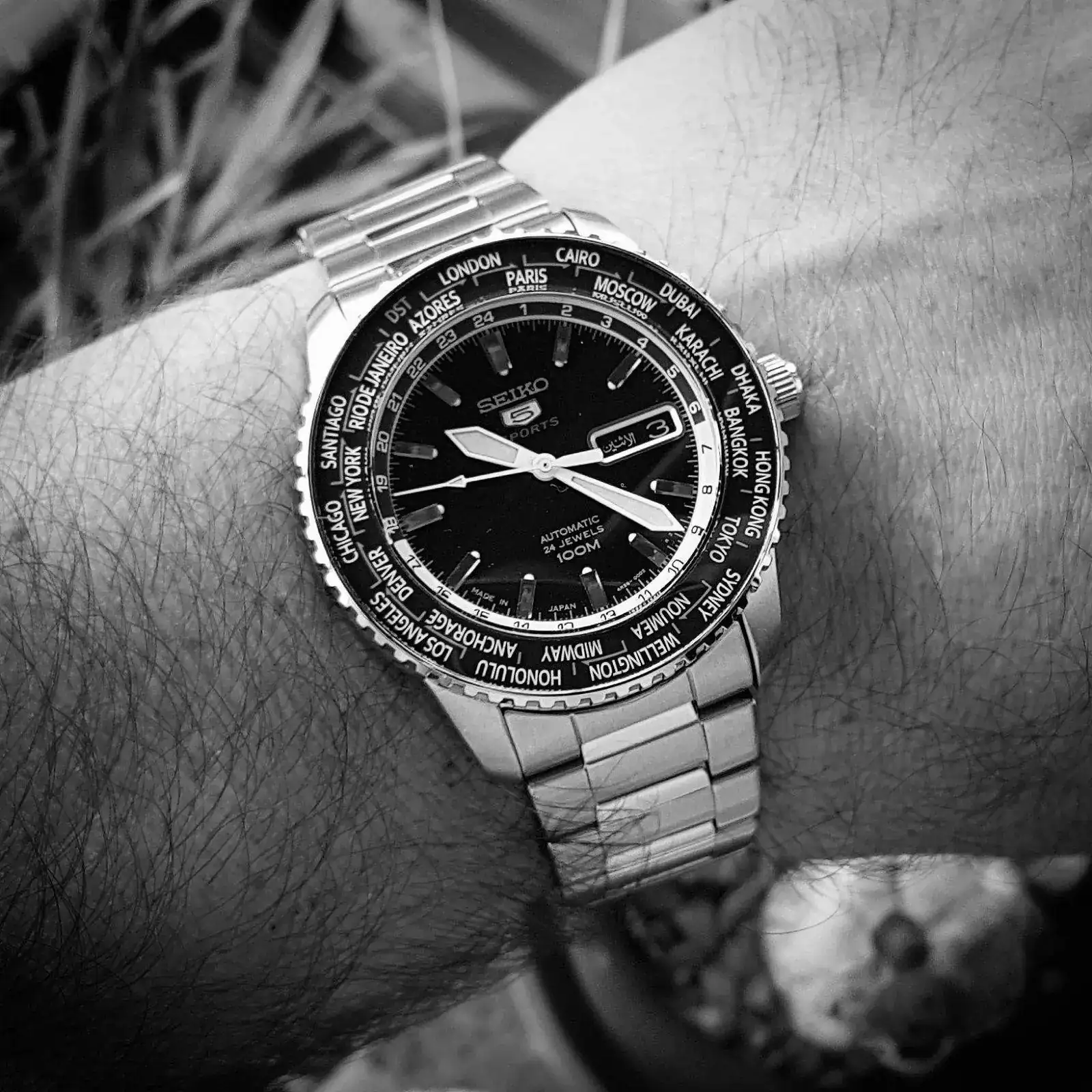 Seiko 5 Sports SRP125 World Time Cal. 4R36 Auto 100M (ByN).webp