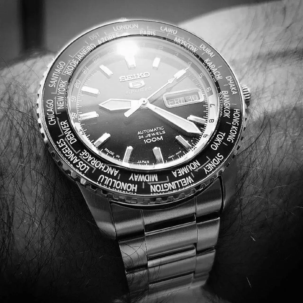 Seiko 5 Sports SRP125 World Time Cal. 4R36 Auto 100M (ByN).webp