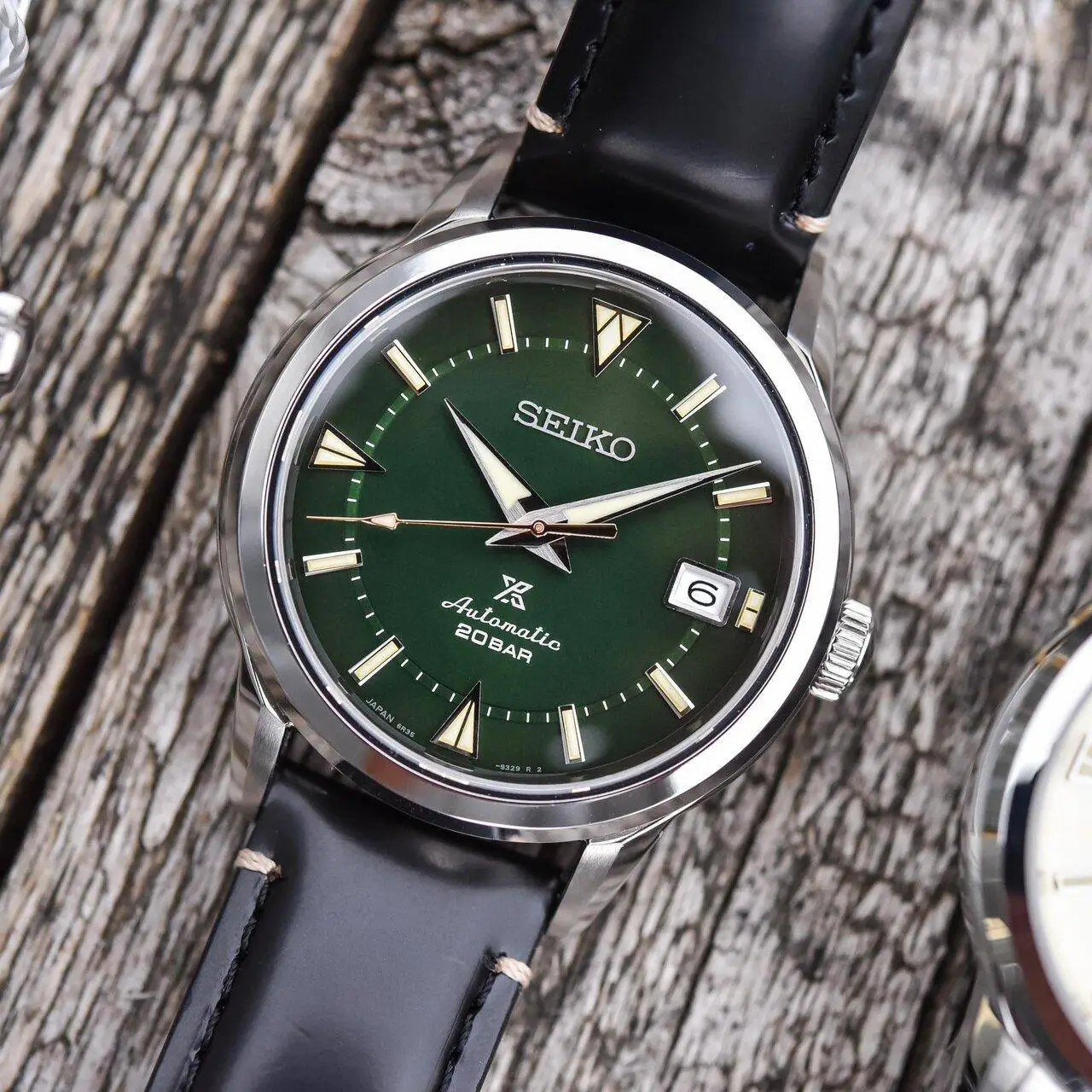 Seiko-Alpinist-Prospex-Modern-Interpretation-SPB245J1-green-review-3.webp