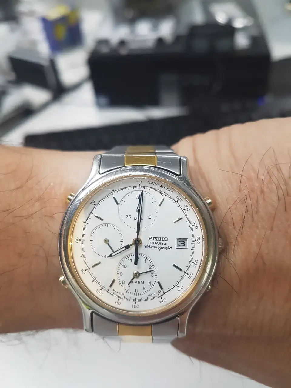 seiko cronografo cuarzo.webp