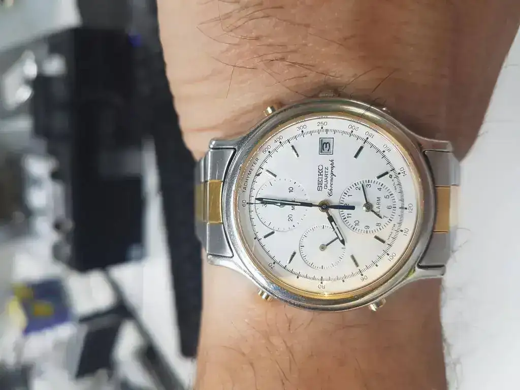 seiko cronografo cuarzo.webp