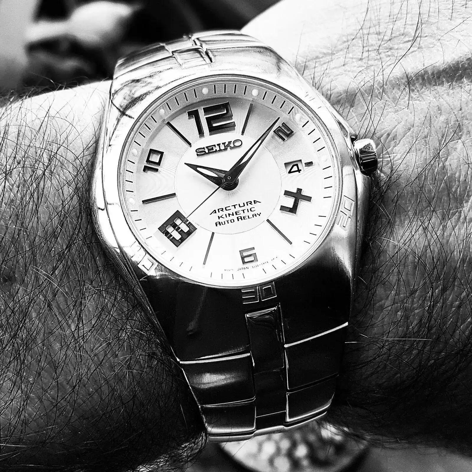 Seiko Kinetic Arctura SNG041P1 (B&W) (1).webp