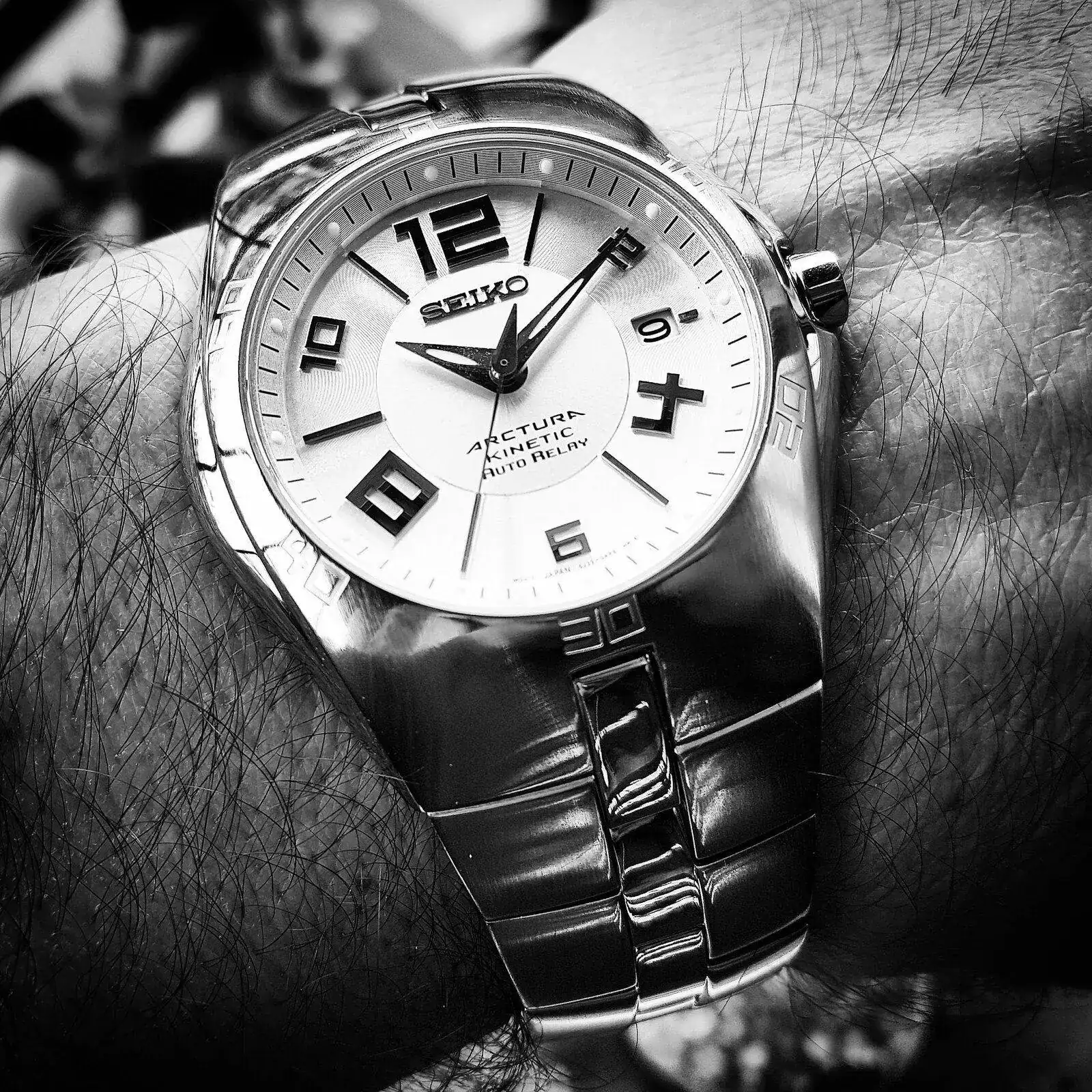 Seiko Kinetic Arctura SNG041P1 (B&W) (1).webp