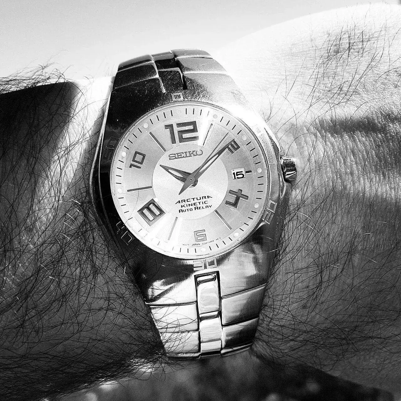 Seiko Kinetic Arctura SNG041P1 (ByN).webp