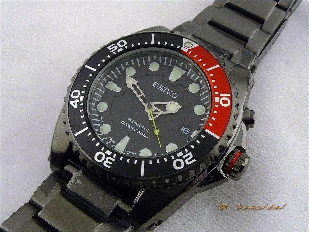 seiko-kinetic-diver-s-200m-ska577p1-black-pvd-1-ti.webp
