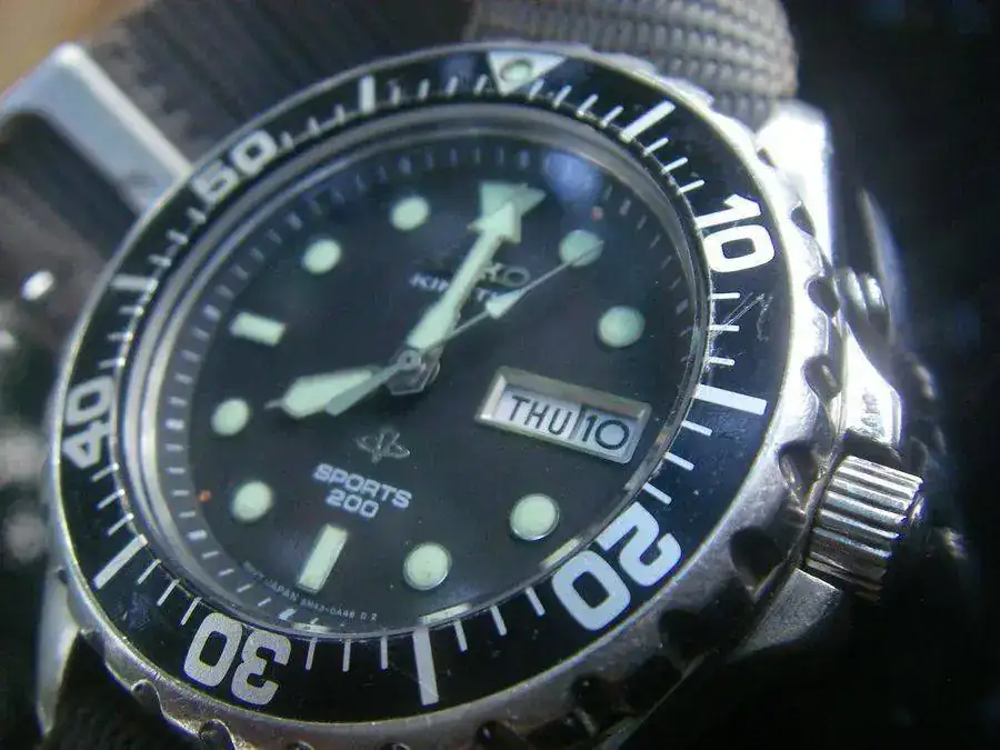 seiko kinetic sports 200 c.webp