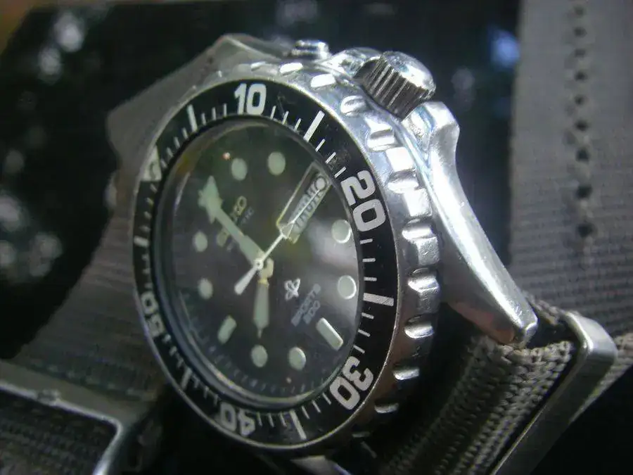 seiko kinetic sports 200 e.webp