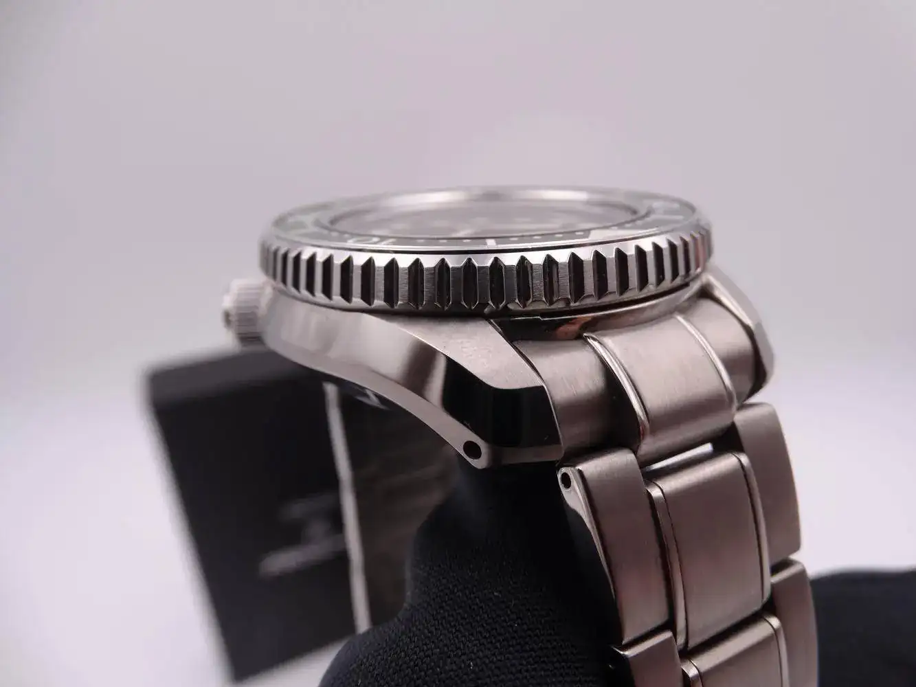 seiko marinemaster 300m green limited edition 7657.webp