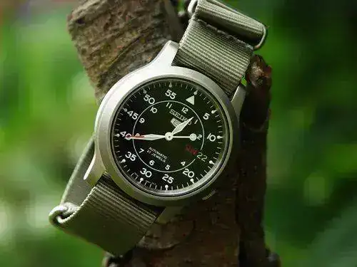 seiko-military-nato.webp