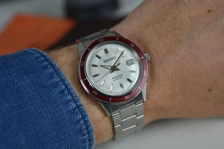 Seiko-Presage-Style-60s-Date-Burgundy-Bezel-SRPH93J1-1-720x480.webp