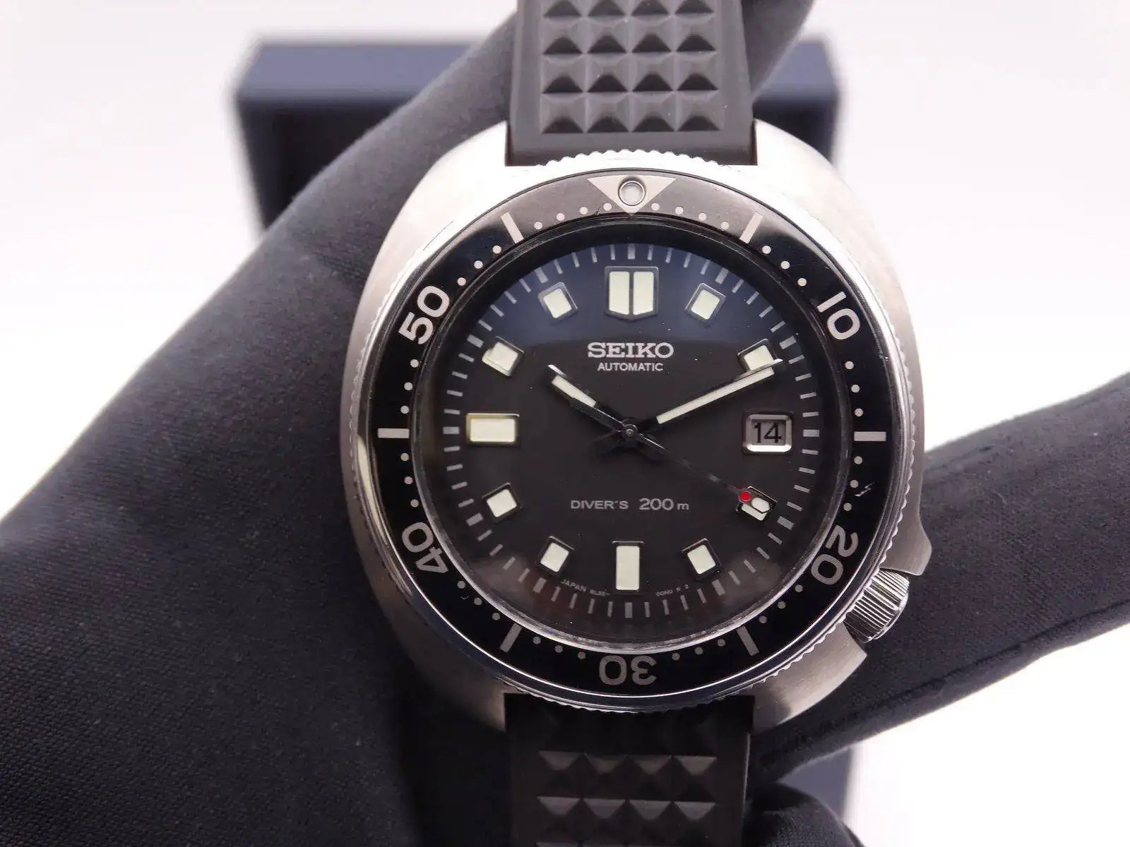 seiko prospex diver's apocalypse now captain willard 04865.webp