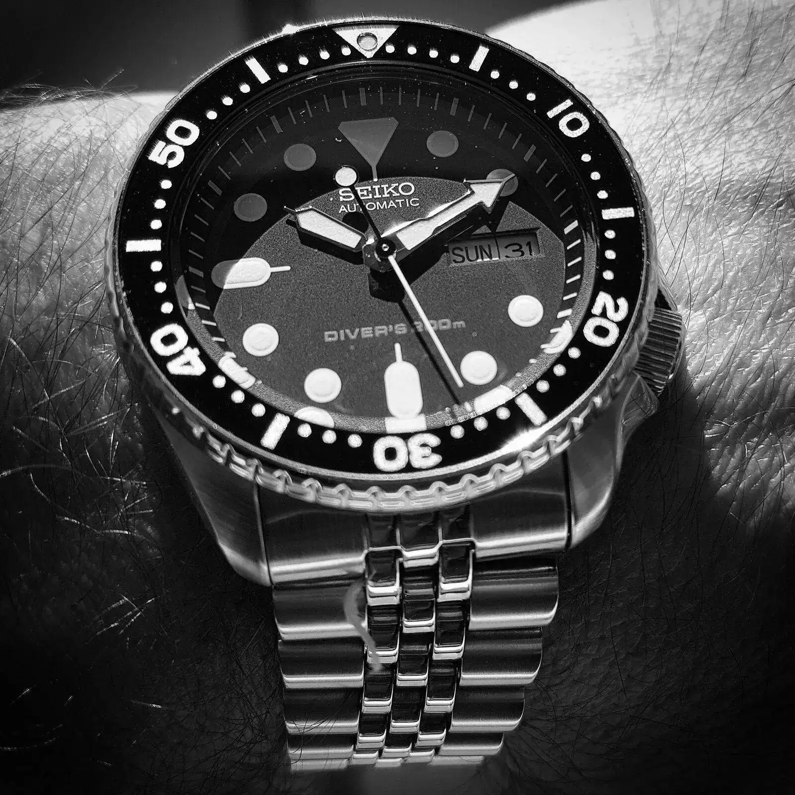Seiko-Prospex-SKX007-Cal.-7S26-Auto-200M-3-ConvertImage.webp