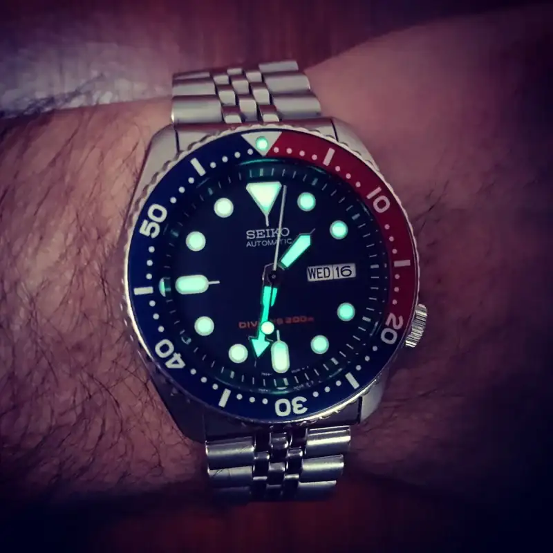 Seiko-Prospex-SKX009-Cal-7-S26-Auto-200-M-3.webp