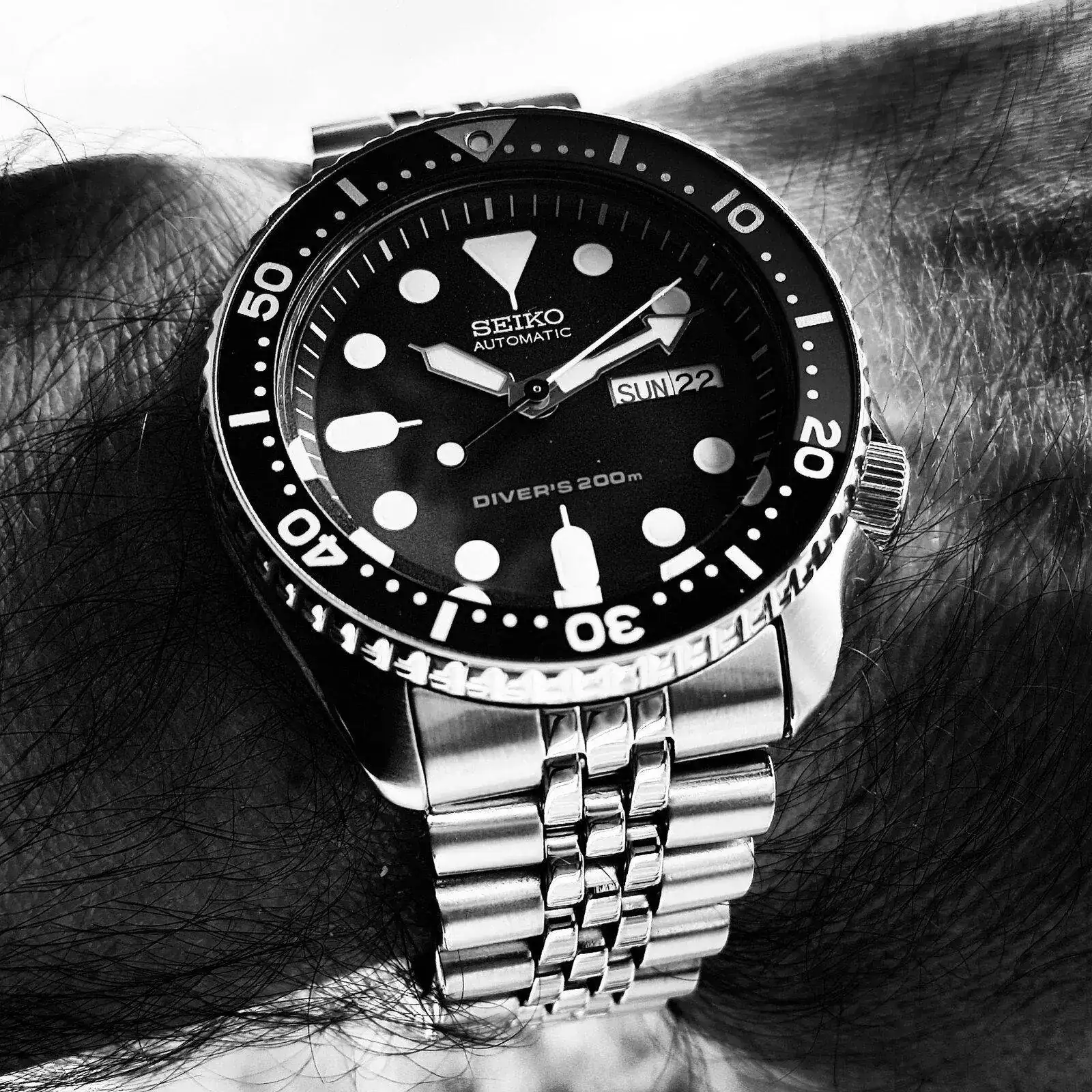 Seiko Prospex SKX009 Cal. 7S26 Auto 200M (B&W) (2).webp