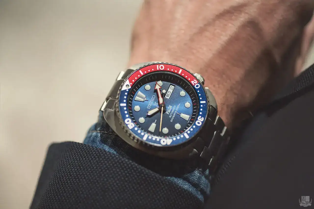 Seiko-prospex-turtle-padi-wrist-02.webp