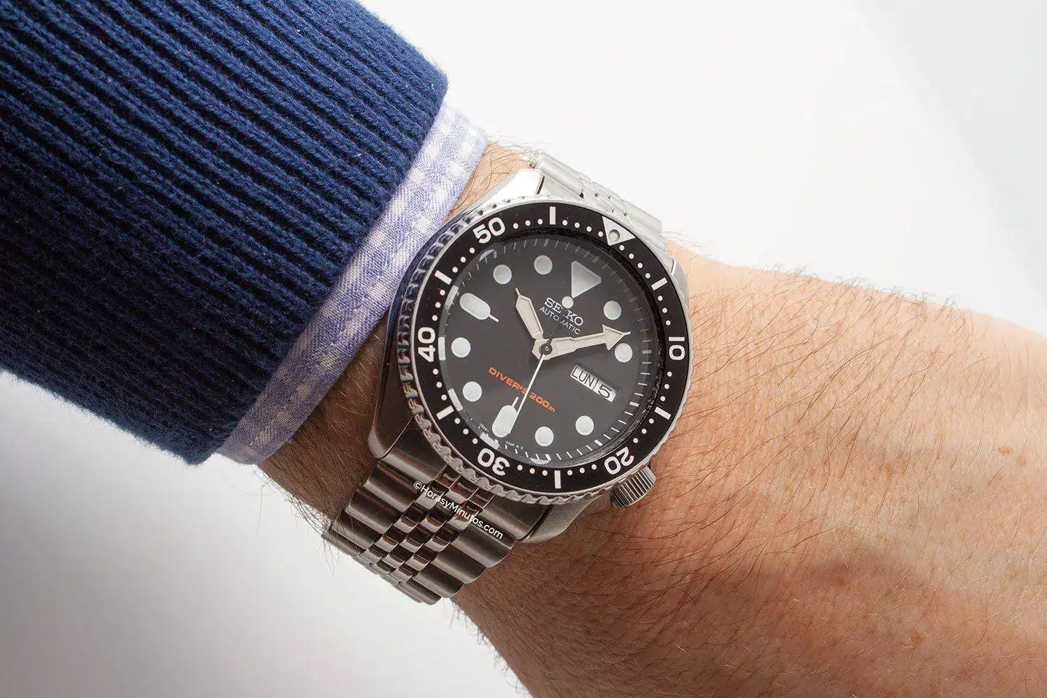 Seiko-SKX-007-6-Horas-y-Minutos.webp