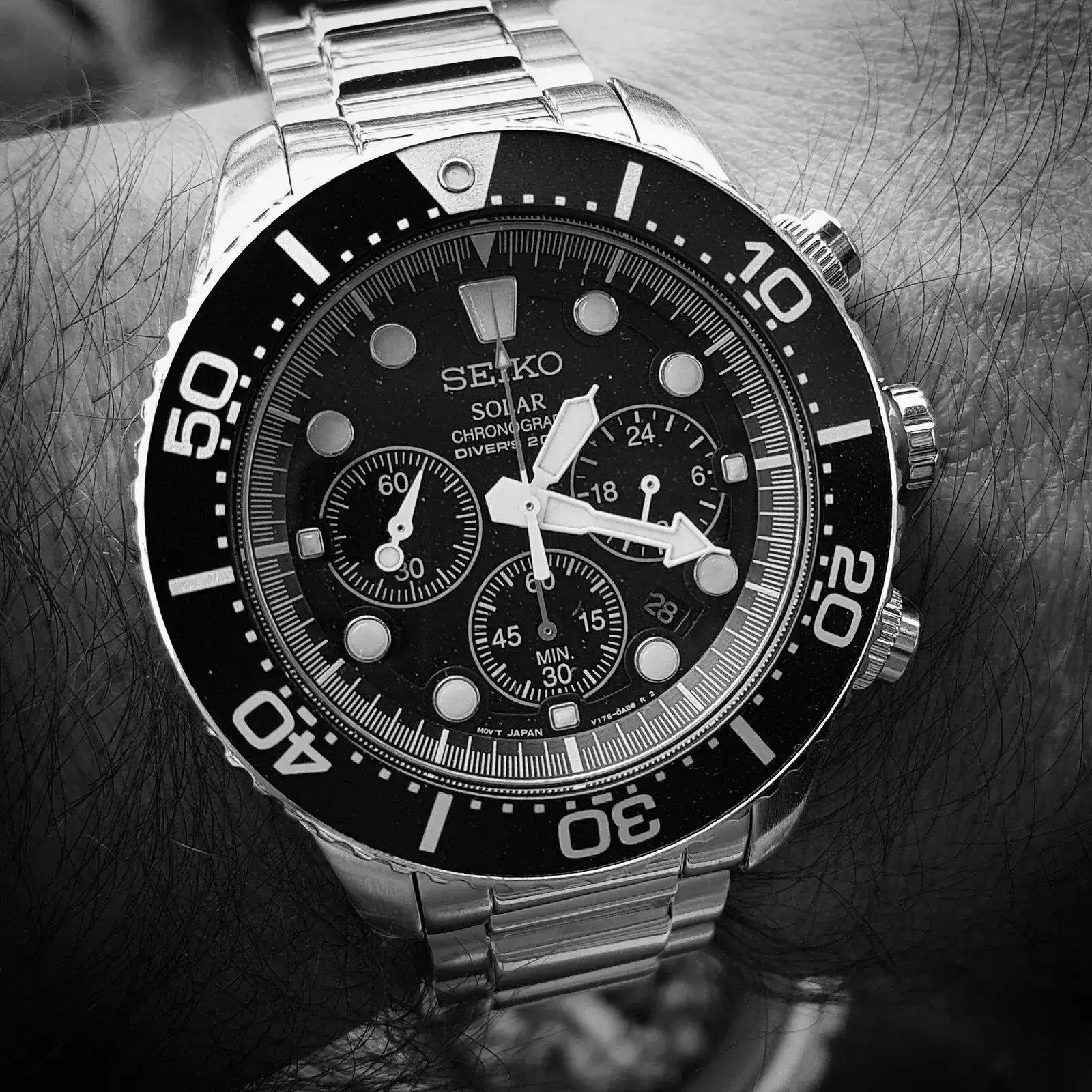 Seiko Solar Daytona Submariner Black  SSC017 200M (B&W) (1).webp