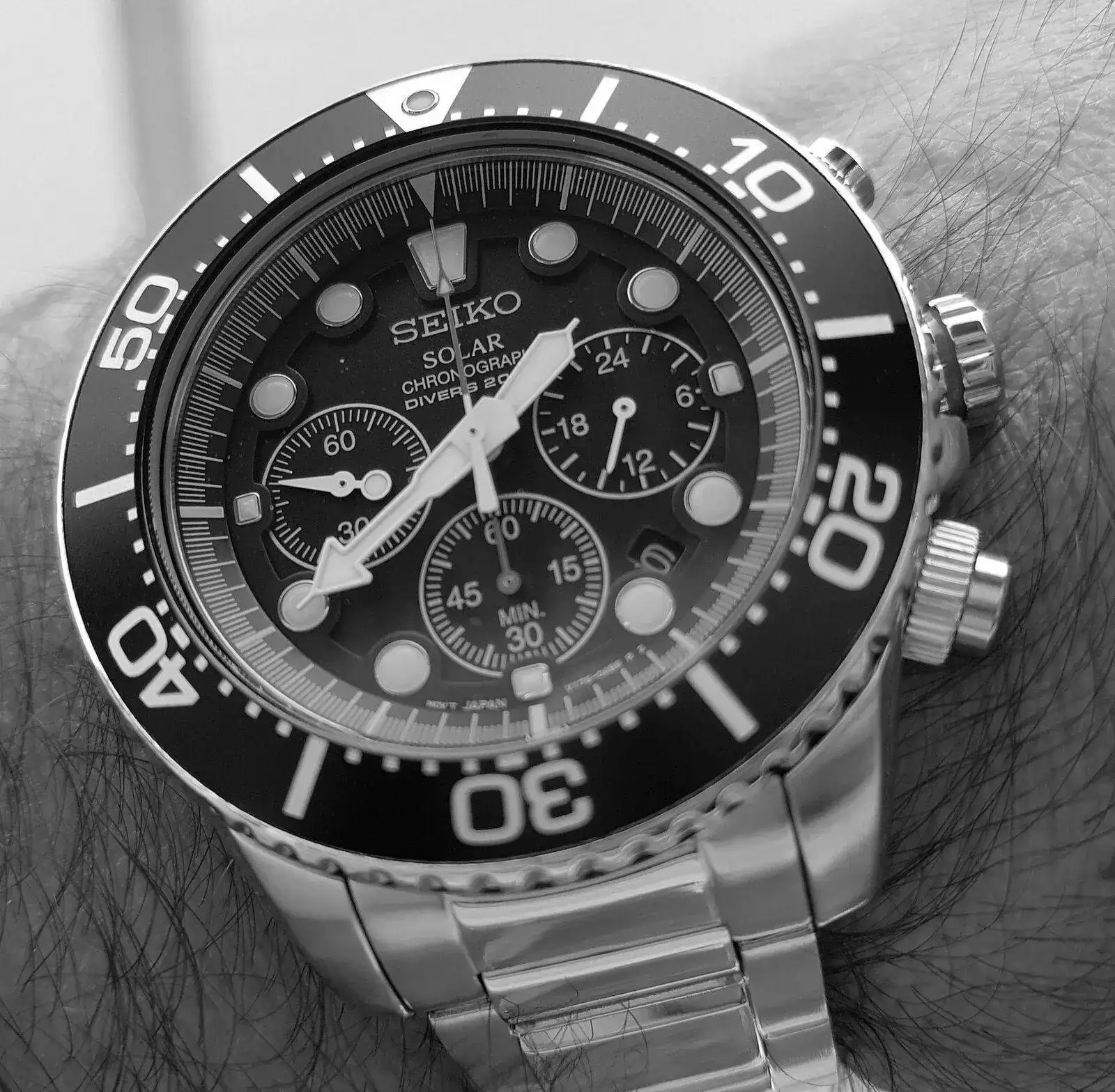 Seiko-Solar-Daytona-Submariner-Black--SSC017-200M-ConvertImage.webp
