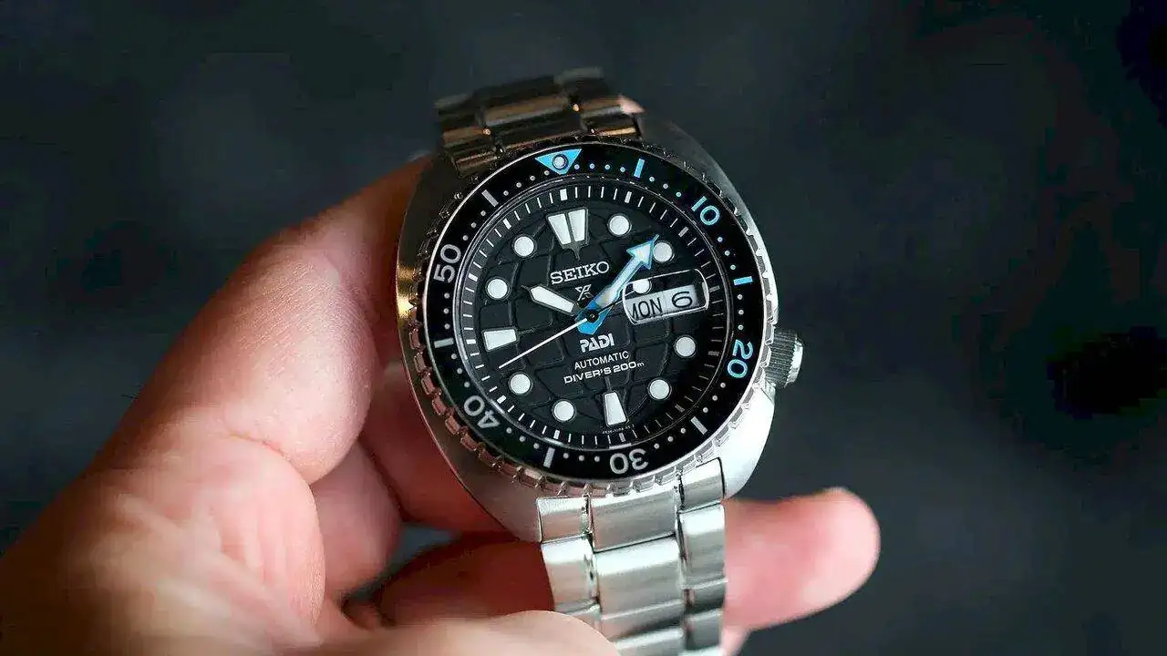 Seiko-SRPG19K1-Splash-2000x1200.webp
