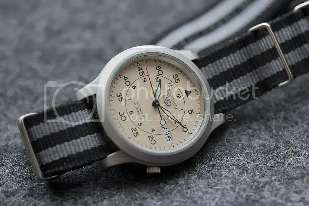 SEIKO_5_SNK803_1EDIT_zpstqhs79gh.webp
