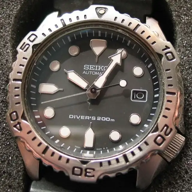 Seiko_7002_7020_Front.sized.webp