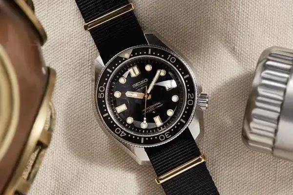 Seiko_Professional_Diver_6159-7001_AS02547_2_grande.webp