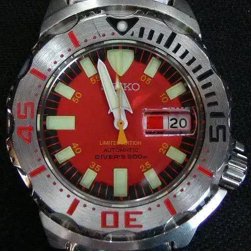 SEIKO_Red_Monster_4.webp