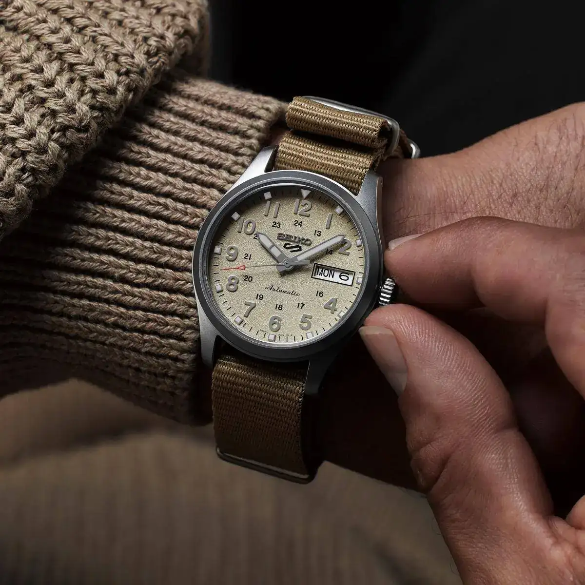 seiko_srpj83k1_model.jpg