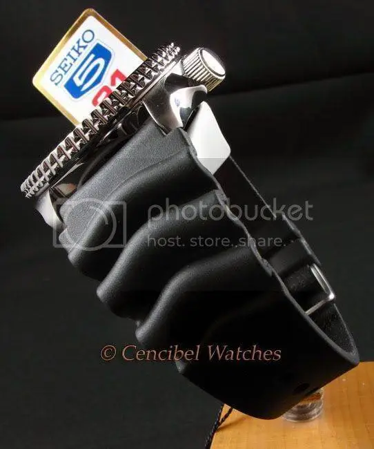 SeikoSKX007Jfoto3.webp
