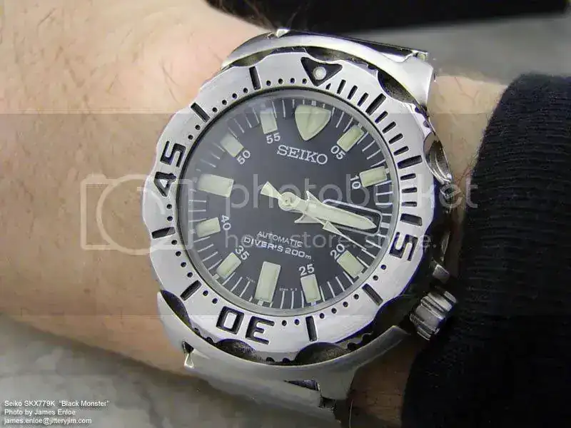 SeikoSKX779K_03.webp