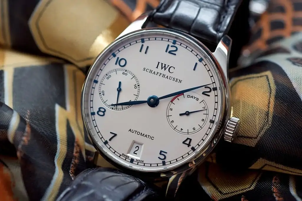 -senator-observer-white-face%3B-blue-dial-dsc0228j.webp