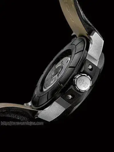 sera-Admirals-Cup-Challenger-48-Day-Night-de-CORUM.webp