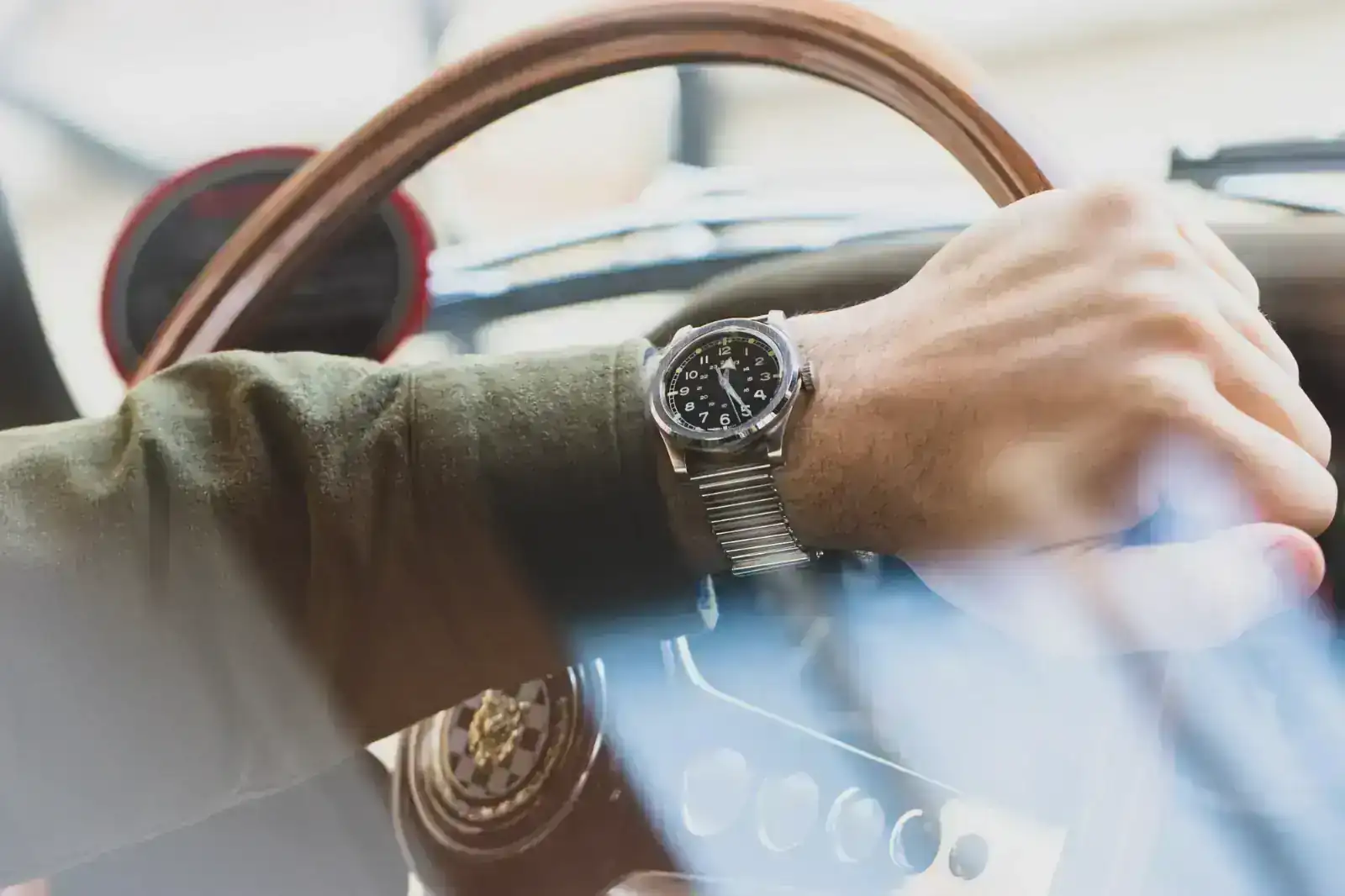 serica-watch-bonklip-bracelet-joseph-bonnie-montre-acier-shoot-8.webp