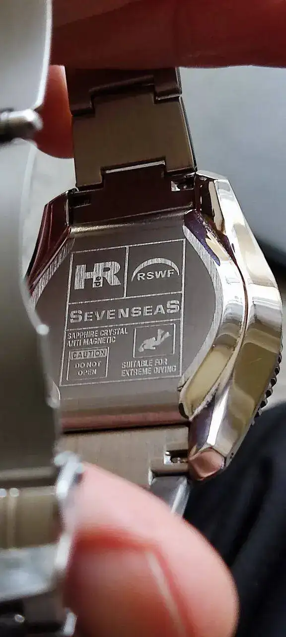 SevenseasTrasera.webp
