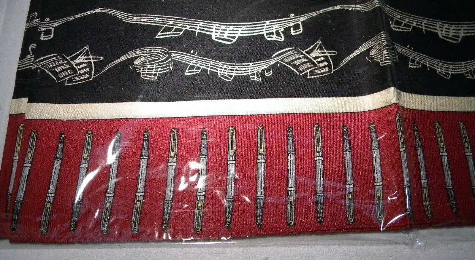 SHEAFFER FOUNTAIN PEN SILK SCARF 1.webp