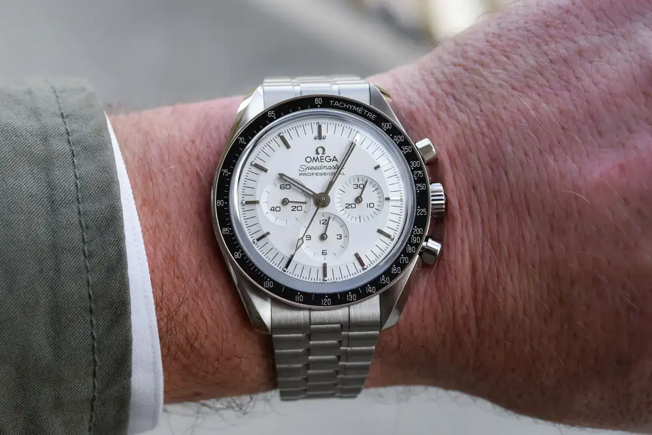 Silver-dial-310.60.42.50.02.001-review-3-2048x1364.webp