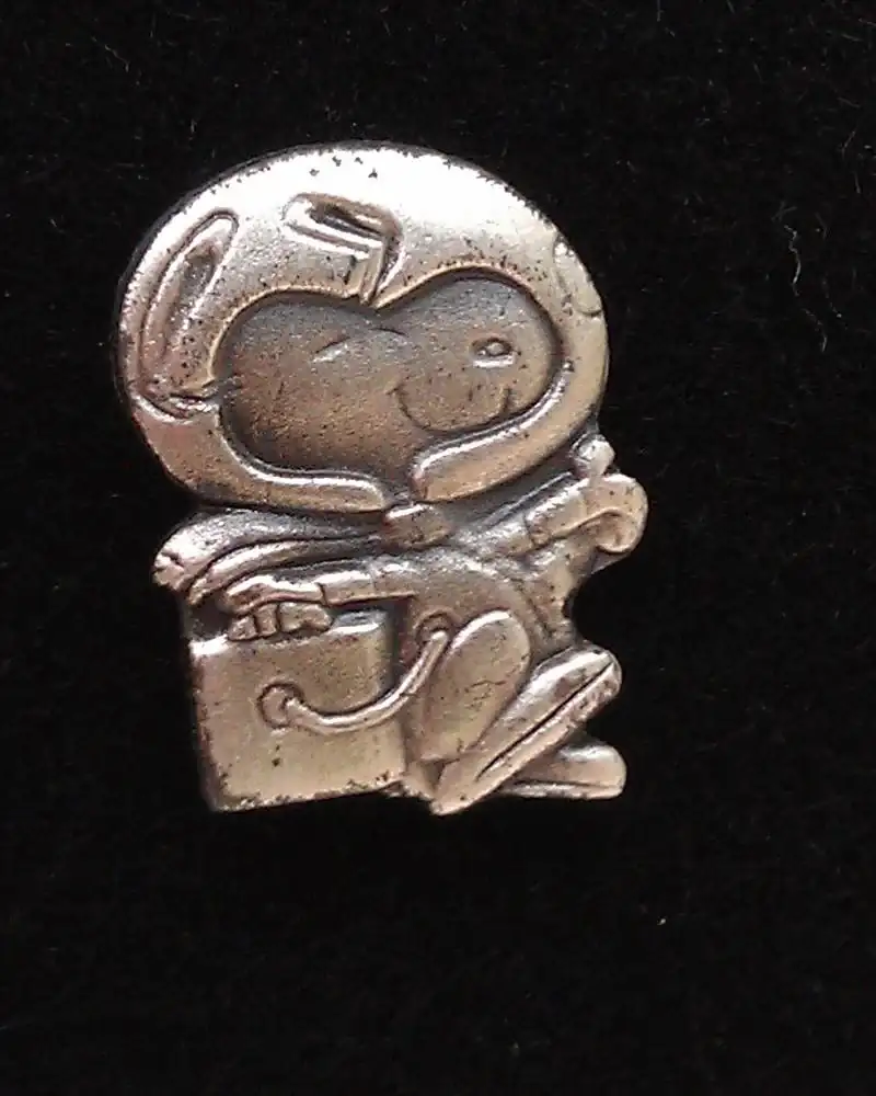 Silver_Snoopy_Award_Tie_Tack.webp