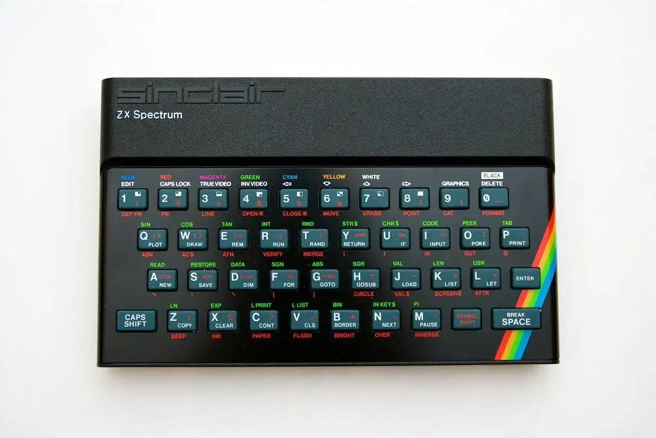 Sinclair_ZX_Spectrum_48k_(7160141482).webp