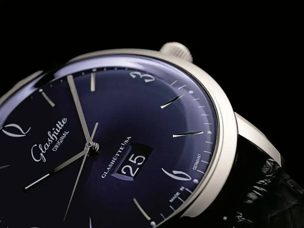 Sixties_Blue_hours_date.webp