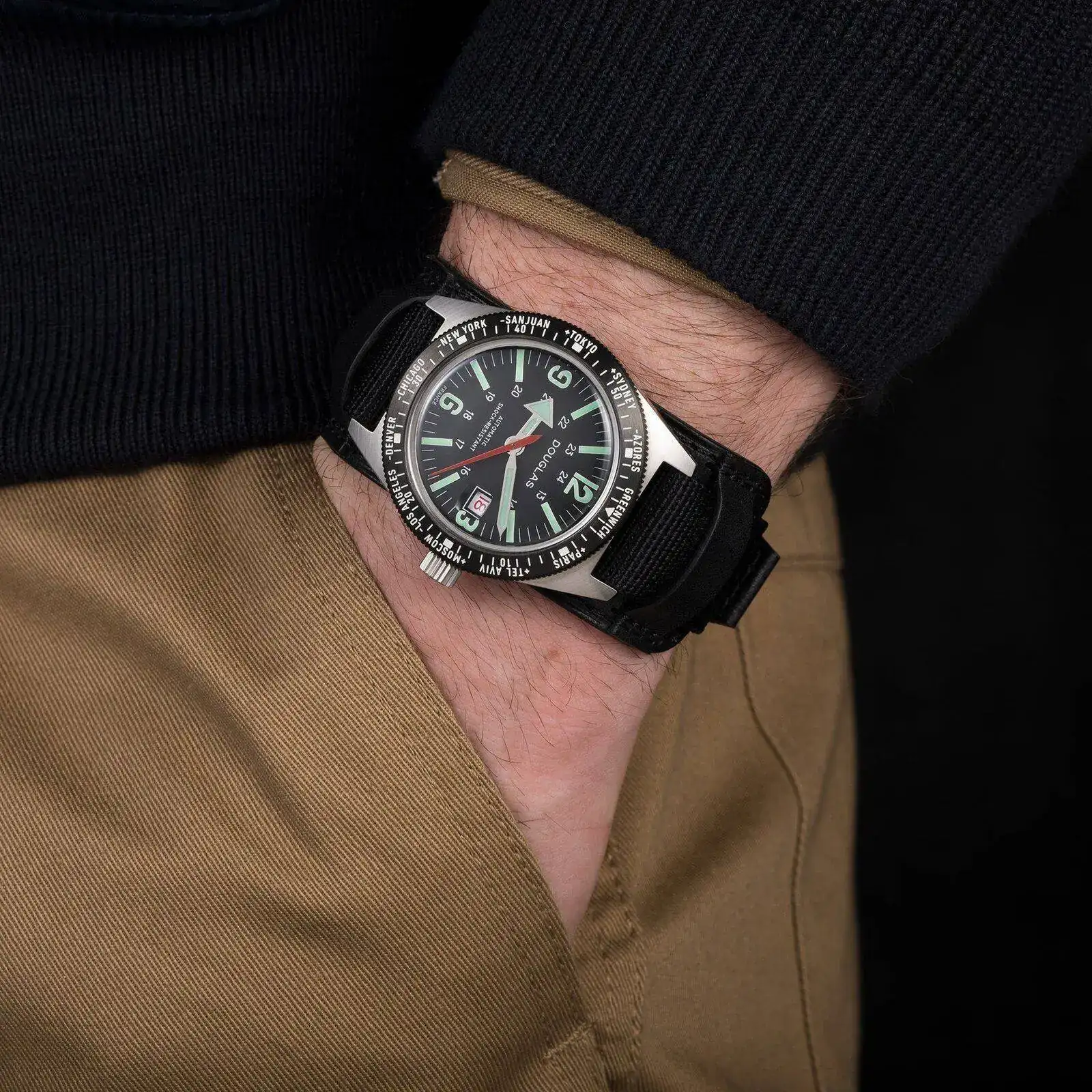 Skindiver-WT-Professional-Tool-Watch_Black_Dial_Green_Super-LumiNova_C7_Wristshot_20-SWP-001-...webp